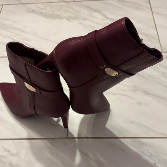 Shoe - Picture 5 of 5